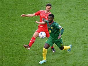 קמרון שלטה בפתיחת המשחק (getty)