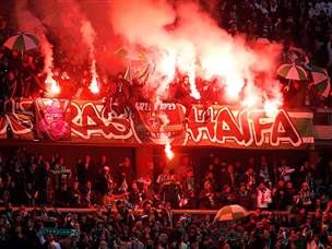 אם יש לירוקים במה להתנחם - זה בקהל, שהמשיך לספק אווירה ביתית (אלן שיבר)