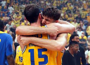 שמח במכבי ת"א (אלן שיבר)