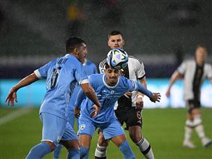 ונאבקה מול הגרמנים (צילום: אסי קיפר, ההתאחדות לכדורגל)