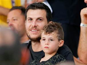 פניני הגיע ליציע (אלן שיבר)