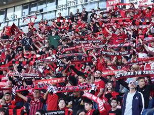 הקהל האדום ביציעים (דני מרון)