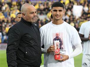 מדמון קיבל את פרס מצטיין החודש לפני המשחק (אודי ציטיאט)