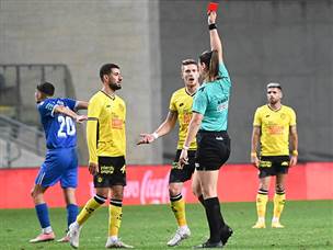 נתניה המשיכה בהתפרקות עם אדום נוסף, הפעם לנאסים אואמאו (ברני ארדוב)