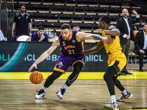 הכל נכנס לו. ארצי (FIBA)