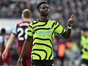 סאקה, חצה את 50 השערים בארסנל