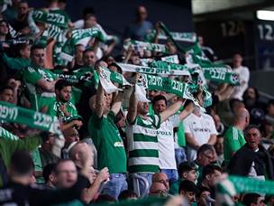 הקהל הירוק עודד בכל כוחו, אך לקראת הסיום גם הוא איבד סבלנות (מאור אלקסלסי)