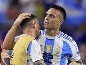 וחגג כמובן עם מסי (Getty)