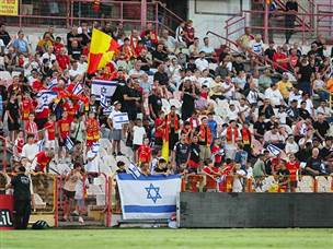 אך הקהל הביתי דחף (לירון מולדובן)