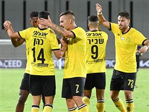 וקבוצתו השיגה ניצחון ראשון (ברני ארדוב)