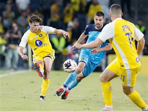 מכבי ת“א פתחה טוב (אלן שיבר)