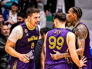 הוליך את הקלעים. חנוכי (FIBA)