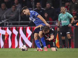 על הדשא שתי הקבוצות נאבקו (צילום: מאור אלקסלסי)