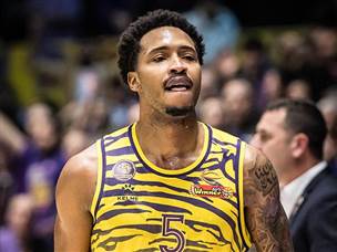 אדאמס. ערב טוב שלו לא הספיק (עודד קרני)