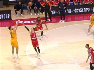 מנקו עם השלשה שהחלה את הקאמבק