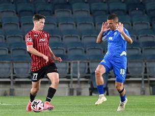 על הדשא לקח לקבוצות זמן למצוא את הקצב (ברני ארדוב)