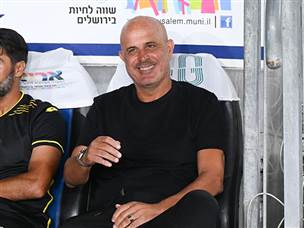 העניקו ניצחון לאבוקסיס המחויך (ברני ארדוב)