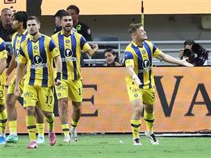 עם שער חשוב (צילום: אלן שיבר)