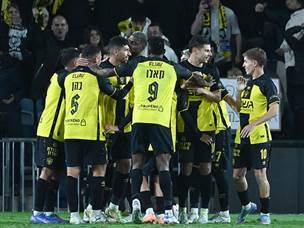 בית“ר רצה קדימה (צילום: ברני ארדוב)