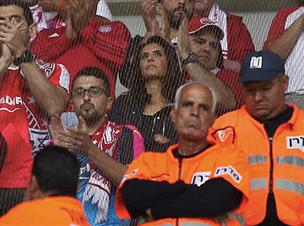 אלונה הביטה בלחץ מהיציע, וידעה שהקבוצה שלה תעשה את זה בדרך הכי מיוחדת שיש (אלן שיבר)