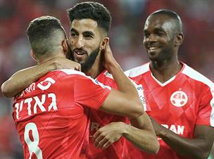 כל זה לא העיב על השמחה של שחקני ב"ש, כמובן (צילום: אלן שיבר)