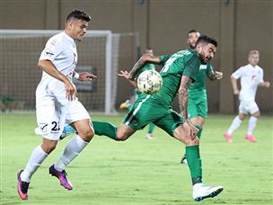 איכזב בבכורה. קלאוס (יוסי שקל)