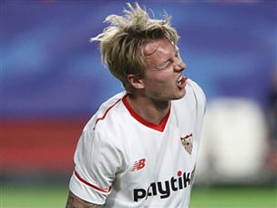 סימון קיאר. ההגנה של סביליה חילקה מתנות (getty)