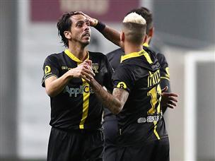 הילד בן 38 ניצח על המקהלה הצהובה. בניון (אלן שיבר)