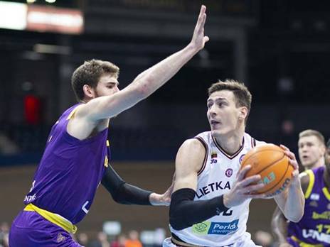 הסגולים פספסו בליטא (צילום: פיב"א)