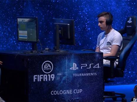 פלדמן במהלך טורניר הקלן קאפ בפיפ"א 19