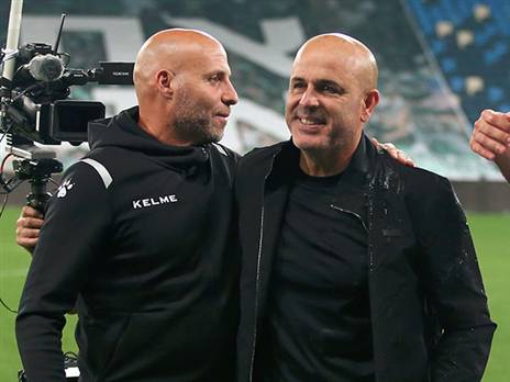 זכה לשבחים. אבוקסיס (אלן שיבר)