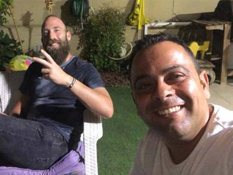 ענר כהן עם עמוס. מוערך ע"י השחקנים