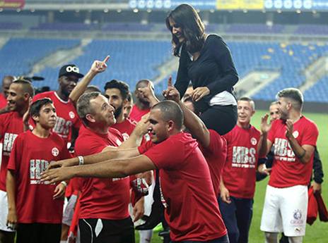 לפני שלוש שנים היא הייתה על גג העולם. ברקת (אלן שיבר)