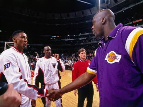 אוניל עם ג'ורדן ופיפן. הלייקרס טובים יותר? (Getty)