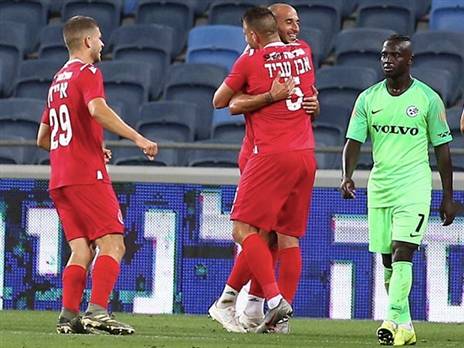 לא בנויה למרתון, מכבי חיפה (אלן שיבר)