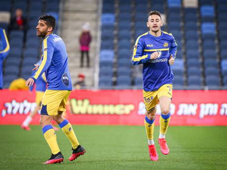 עדיין ממתינים להבהרות ממכבי. אצילי ומיכה (צילום: מאור אלקסלסי)