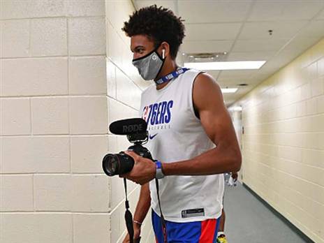 טייבול וחברתו הטובה (getty)