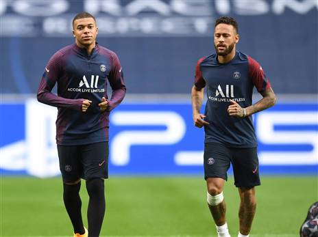 עם אמבפה. הפעם הצרפתי פצוע (Getty)