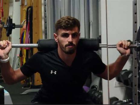 לקס. קיבל הצעה לשחק בחינם