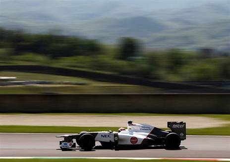 מתחם אימונים. כאן בתמונה, קאמוי קוביאשי מקבוצת סאובר בשנת 2012 במסגרת מבחנים על מסלול מוג'לו (צילום: Getty)