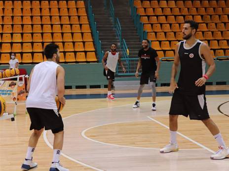 שחקני הפועל ירושלים מתנסים במשחק (באדיבות עיריית ירושלים)