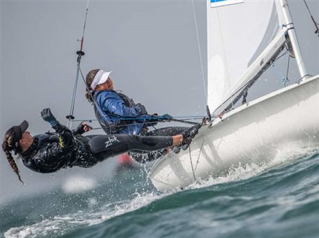 במקום השלישי.  נויה ברעם ושחר טיבי (Vilamoura sailing)