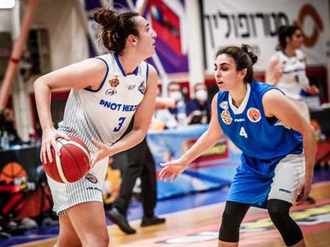 מרינה מייברי. תנסה להמשיך ביכולת הגבוהה מול פתח תקווה (באדיבות מנהלת ליגת העל לנשים בכדורסל)