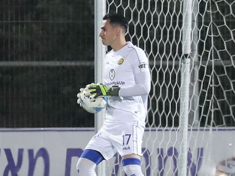 יאניוטיס במדי מכבי ת"א (דני מרון)