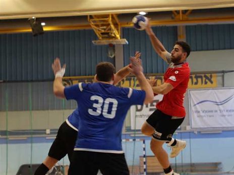 המפגש בליגה בין אשדוד להרצליה (צילום: איתי אניג'ר)