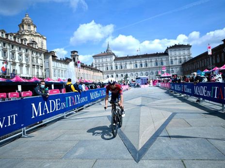 גיא ניב מתאמן (צילום: נועה ארנון)