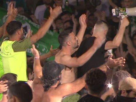 לביא חוגג עם הקהל