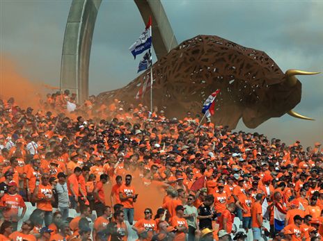 הקהל ברד בול רינג. נהנה מעוד תצוגה של ורסטאפן (GETTY)