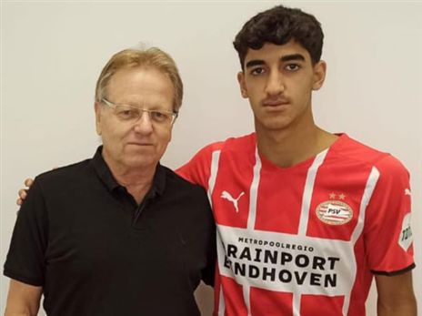 יוצא לדרך חדשה. עבד עם סוכנו מאיר ריפמן