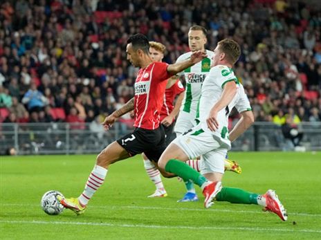 שלח את הכדור לפינה (GETTY)